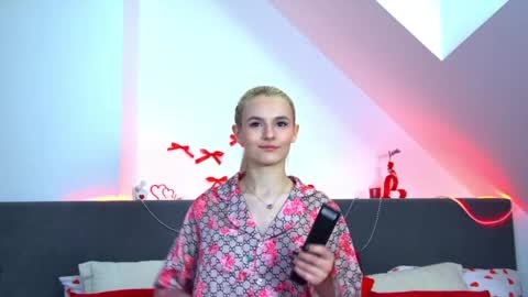 Lea online show from May 2, 8:50 am
