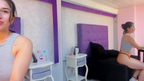 leamoreau__ online show from October 7, 12:20 pm