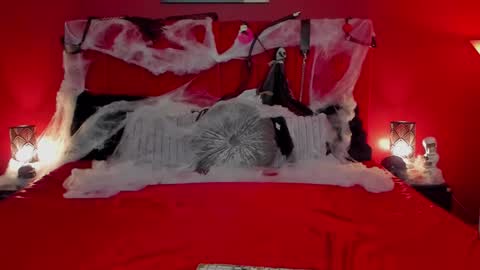 Snapshot of leanoir chatting on October 31, 6:04 am LeaNoir online show from October 31, 6:04 am