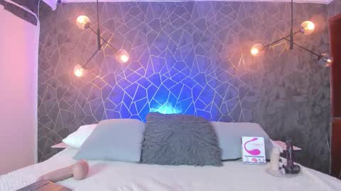 Snapshot of leigh_angels chatting on October 19, 11:40 pm LEIGH ANGELS online show from October 19, 11:40 pm