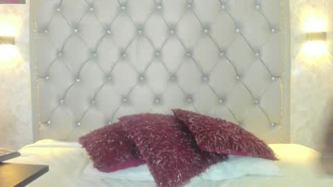 Snapshot of leigh_angels chatting on December 19, 11:03 pm LEIGH ANGELS online show from December 19, 11:03 pm