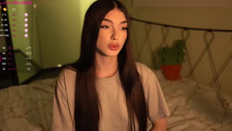 Leila online show from December 13, 4:49 pm