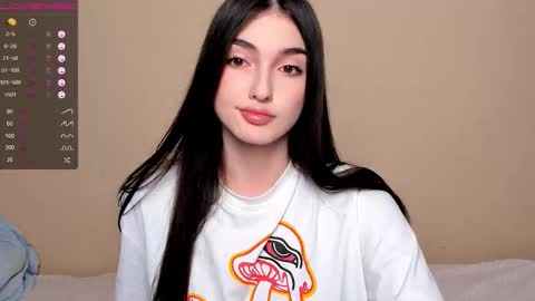 Leila online show from March 10, 5:06 pm