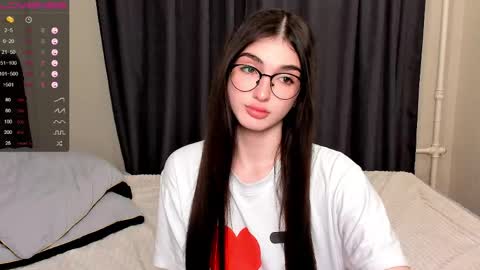Leila online show from April 29, 7:30 pm