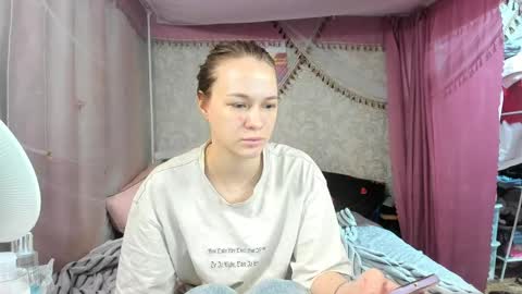leila_bambi_ online show from May 7, 8:45 pm