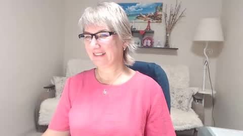 Snapshot of leilamays chatting on October 20, 5:10 am Leila Kinky online show from October 20, 5:10 am