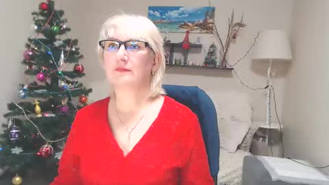 Snapshot of leilamays chatting on January 3, 8:00 am Leila Kinky online show from January 3, 8:00 am