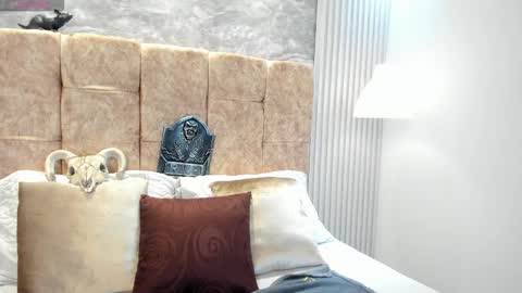 leilapons online show from October 31, 5:17 pm