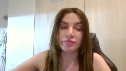 lena6122000 online show from June 5, 9:54 pm