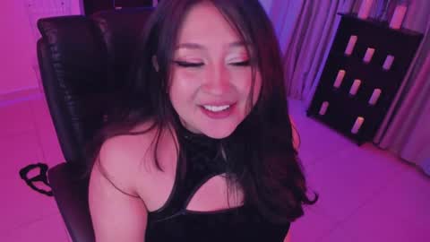 Lenna Kang online show from July 2, 6:25 pm