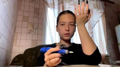 Hellomy name is Lennieits my first day here nice to meet you Give me 50 thumbs ups online show from April 21, 3:02 am