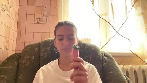 Hellomy name is Lennieits my first day here nice to meet you Give me 50 thumbs ups online show from May 29, 7:50 am