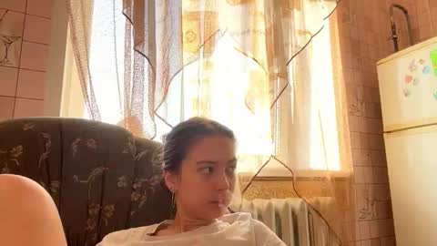 Hellomy name is Lennieits my first day here nice to meet you Give me 50 thumbs ups online show from April 30, 4:18 am