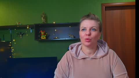 Leona tracie online show from April 29, 7:41 pm