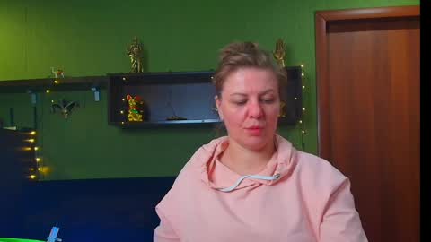 Leona tracie online show from April 30, 9:08 pm