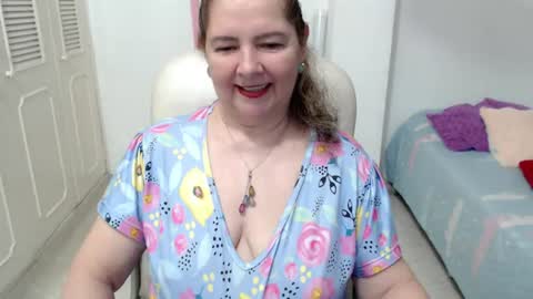 leonela   online show from July 29, 11:49 pm