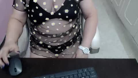 leonela   online show from July 5, 3:46 am