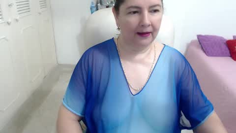 leonela   online show from May 1, 1:53 am