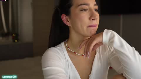 Leora online show from January 4, 3:28 pm