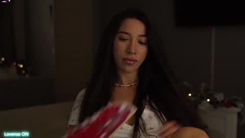 Leora online show from January 3, 2:19 pm