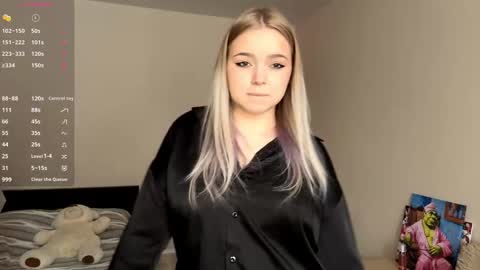 Hello everyone Im Lora Its my first day Were going to have fun together online show from February 12, 6:37 am