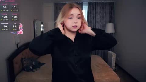 Snapshot of leotafredericks chatting on October 1, 6:51 am Hello everyone Im Lora Its my first day Were going to have fun together online show from October 1, 6:51 am