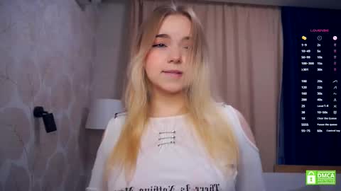 Hello everyone Im Lora Its my first day Were going to have fun together online show from November 22, 5:10 am