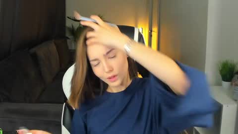 Leslie online show from May 23, 1:15 am