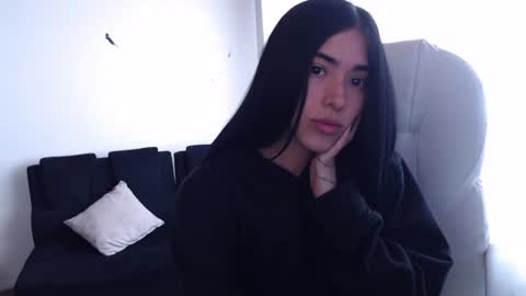leslie  online show from August 5, 6:03 pm