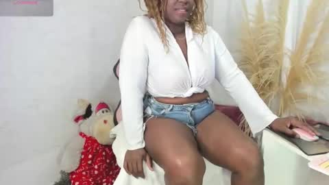 lesliee_brownn online show from December 5, 10:38 am