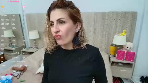 Lesly Santodomingo online show from July 28, 6:20 pm