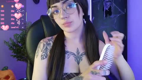 Snapshot of lessboobs_gh chatting on September 22, 4:05 pm Less online show from September 22, 4:05 pm