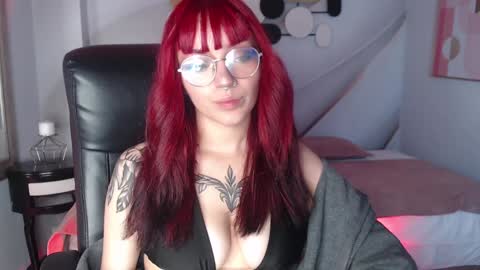 Snapshot of lessboobs_gh chatting on January 5, 11:48 am Less online show from January 5, 11:48 am