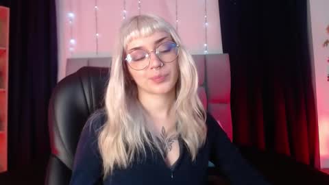 Snapshot of lessboobs_gh chatting on March 12, 11:53 am Less online show from March 12, 11:53 am