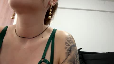 follow me  here you find me online show from November 17, 11:00 am