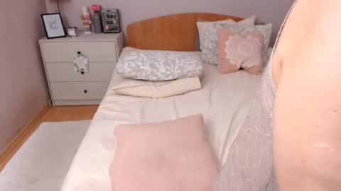 Mary online show from August 2, 12:52 pm