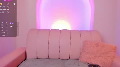 Lexie Thompson  online show from June 9, 12:37 pm