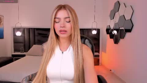 Lexie  online show from June 12, 7:33 pm