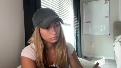 lexiiiii27 online show from September 8, 8:19 pm