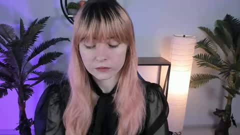 Snapshot of lexiwenford chatting on February 26, 2:52 am Lexi Wenford NO NUDE GODDESS online show from February 26, 2:52 am