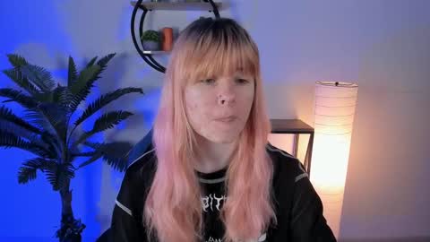 Snapshot of lexiwenford chatting on February 25, 2:47 am Lexi Wenford NO NUDE GODDESS online show from February 25, 2:47 am