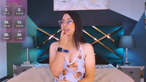 lexyblaze_ online show from May 1, 11:24 am