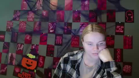 Snapshot of leyla_le chatting on October 10, 9:14 am Leyla online show from October 10, 9:14 am