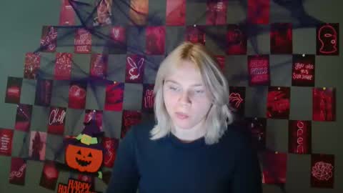 Snapshot of leyla_le chatting on October 18, 7:11 am Leyla online show from October 18, 7:11 am