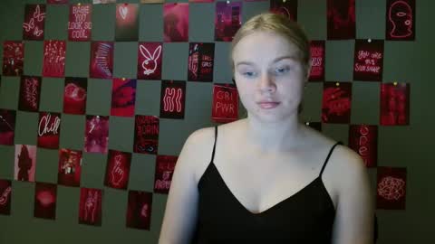Snapshot of leyla_le chatting on September 13, 6:43 am Leyla online show from September 13, 6:43 am