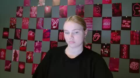 Snapshot of leyla_le chatting on October 1, 7:24 am Leyla online show from October 1, 7:24 am