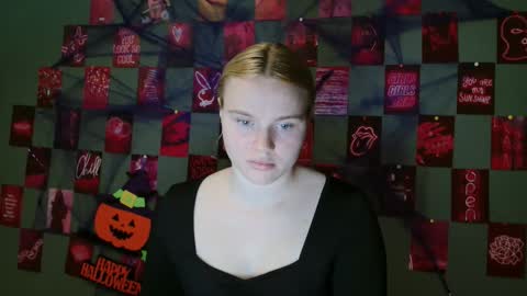 Snapshot of leyla_le chatting on October 6, 6:41 am Leyla online show from October 6, 6:41 am