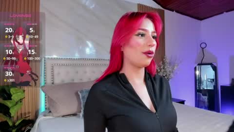 lia_corner online show from August 4, 8:37 pm