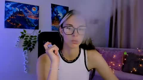 lia_dream_ online show from July 28, 2:13 pm