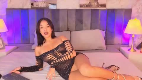 liahilton online show from October 11, 1:25 pm